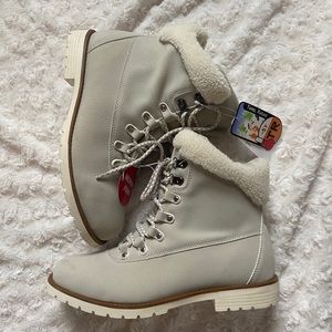 Time and tru women’s winter boots gray and white